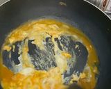 Foto langkah ke 5 dari resep Mie Goreng Telur Acak simpel enak.