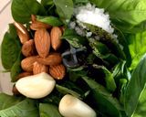 Foto del paso 1 de la receta: Salsa Pesto