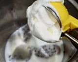 A picture of step 2 of Dragon fruit milkshake.