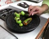 Foto del paso 1 de la receta: Salsa verde asada