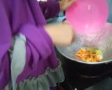 Foto langkah ke 3 dari resep Kwetiau goreng ala umi ku.