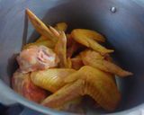 Foto del paso 1 de la receta: Caldo de pollo exprés