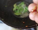 A picture of step 3 of Poondu milagu kulambu.