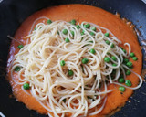 Foto del paso 1 de la receta: Espaguetis con salsa de roquefort, patata y tomate
