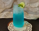 A picture of step 4 of Mermaid Mocktail.