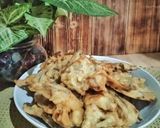 Foto langkah ke 4 dari resep *Bakwan Kulit Singkong*.
