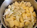 Repollo con patatas al ajo y pimentón