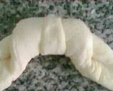 Foto del paso 5 de la receta: Medialunas de manteca
