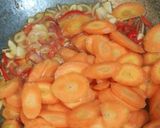 Foto langkah ke 4 dari resep Bakso ikan, telur puyuh masak saus tomat.