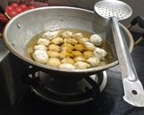 Foto langkah ke 4 dari resep Cimol Kopong Anti Meledak.