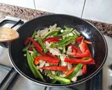 Foto del paso 2 de la receta: Radiatori con lomo y pimientos