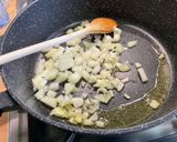 Une image de l'étape 12 de Poulet mariné aux carottes, champignons, épices et coriandre.