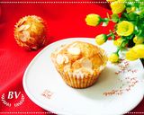 Hình bước làm 8 của món Muffin Cam rắc hạnh nhân