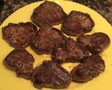 Foto del paso 17 de la receta: Solomillo con salsa de setas y salsa parís