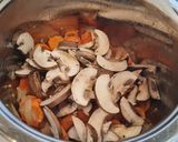 Foto del paso 7 de la receta Albóndigas de pollo en salsa de zanahorias y champiñones