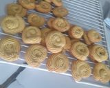 A picture of step 4 of Piping Cookies.