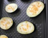 Foto langkah ke 1 dari resep Mini Eggplant pizza.