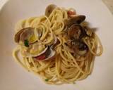 Spaghetti with vongole (clams) and fresh tomatoes recipe step 5 photo