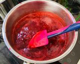 Erdei gyümölcsös-vaníliapudingos piskóta recept fázis 2 fotója