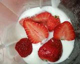 Foto del paso 2 de la receta: Smoothie de fresa con plátano con yogurt y puding de fresa