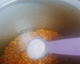 A picture of step 3 of Kala chana-Ashtami prasad.