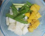 Gambar langkah 1 resipi Udang Masak Lemak Nanas.