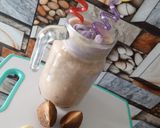 A picture of step 4 of Spodila - banana milkshake with blueberry ice-cream twist🍌🍨🥤.