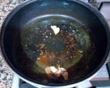 Foto del paso 2 de la receta: Pollo encebollado al ras el hanout propio infusionado en azafrán