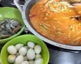 Foto langkah ke 7 dari resep Sambal Goreng Manisa + Telur Puyuh, Udang & Tahu.