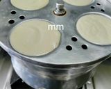 A picture of step 5 of Idli With Tomato Coconut Chutney.