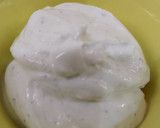 Foto del paso 2 de la receta: Mousse de queso y ajo a las finas hierbas