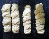 A picture of step 6 of Chicken bread roll.