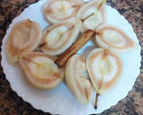 Foto del paso 3 de la receta: Peras al mosto blanco en almíbar de albaricoque y vainilla