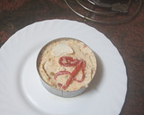 Foto del paso 2 de la receta: Tapita de ensaladilla rusa con peinetas de pan con pipas