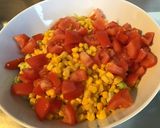 Une image de l'étape 4 de Salade composée sucrine maïs tomates et harengs.