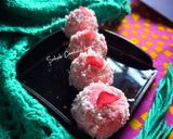 গোলাপ নারকেল লাড্ডু (Rose coconut laddo recipe in bengali) রেসিপির ধাপ 3 ছবি