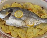 Foto del paso 2 de la receta: Dorada al horno sobre lecho de patatas, cebolla y pimiento