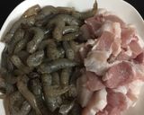 Hình bước làm 1 của món Tôm rang thịt ba chỉ