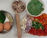 Foto langkah ke 2 dari resep Tumis Tongkol Telur Sosis.