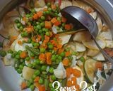 A picture of step 3 of Goan Veg Caldin.
