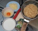 Foto langkah ke 1 dari resep Spaghetti Carbonara Simple.