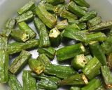 A picture of step 1 of Bhindi Do Pyaza.