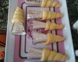 A picture of step 6 of Bread cones.