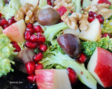 Foto del paso 6 de la receta: Ensalada crujiente de brócoli con manzana, granada y castañas