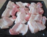 A picture of step 2 of Fried Pork Belly with Salt.