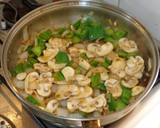Foto del paso 4 de la receta Pechuga de pollo a la cazadora