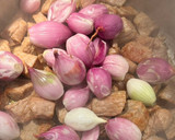 Foto del paso 3 de la receta: Babilla de ternera con chalotas y cantarelas