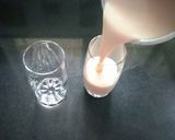 A picture of step 2 of Chikoo Milkshake.