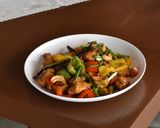 A picture of step 3 of Stir-Fried Chicken with Cashew Nuts.
