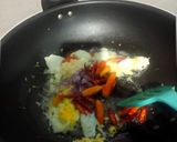 Foto langkah ke 1 dari resep Tumis Telur Wortel dan Kol.